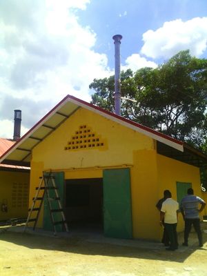 Pequena máquina de cremação de animais de estimação para eliminação ecológica de resíduos sólidos no crematório