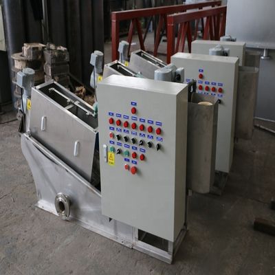 Equipamento desidratador de lodo de pressão a parafuso de vários discos para tratamento de lodo de laticínios